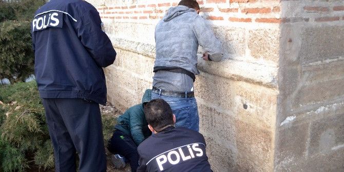 Uyuşturucu Kullanırken Yakalanan Şahıslara Gözaltı