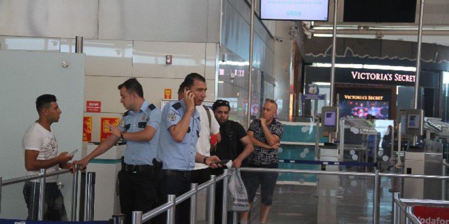 Atatürk Havalimanında Biyometrik Pasaport Kapatıldı