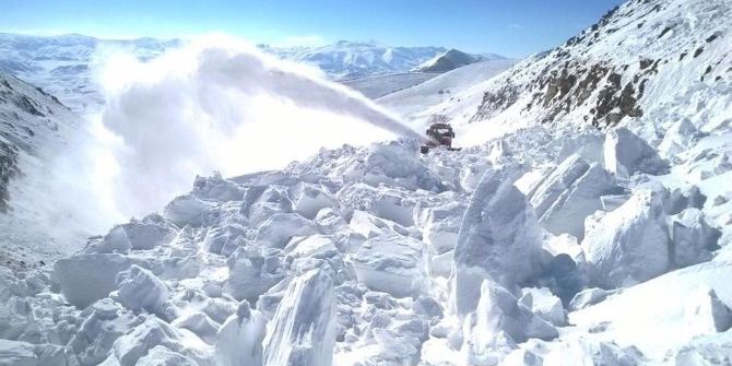 Erzurum’un İlçelerinde Kar Ve Tipi Hayatı Felç Etti