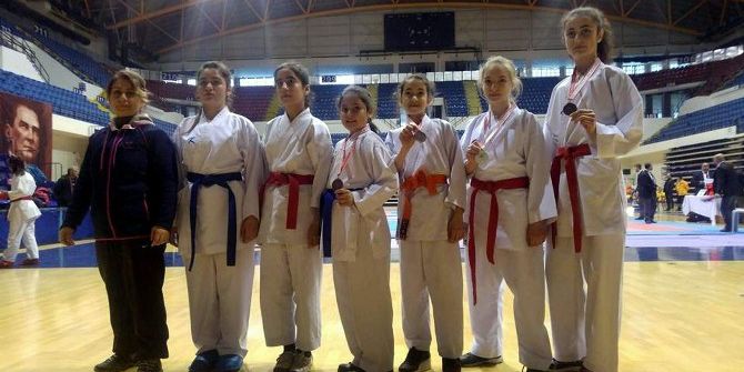 Aydınlı Sporcular Karatede Adını Yarı Finallere Yazdırdı