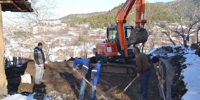 Belediye Yanan Evi Yeniden Yapıyor