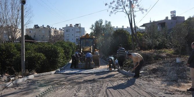 Erdemli’de Parke Yol Çalışmaları Devam Ediyor