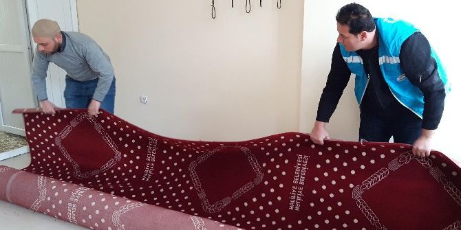 Haliliye Belediyesi 16 Okulun Mescidine Halı Döşedi