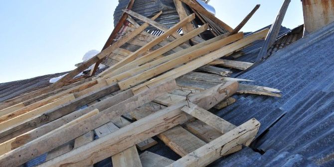 Tunceli’de Fırtına Hasara Neden Oldu