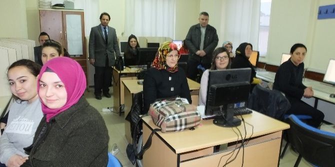 Burhaniye’ De Bilgisayar Kullanım Kursu