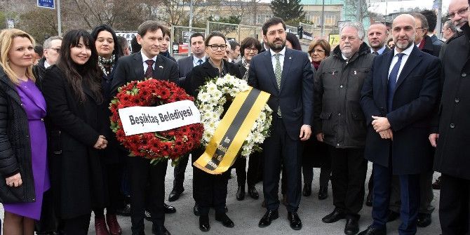 Alman Heyet, Şehitler Tepesi Ve Reina’nın Önüne Çiçek Bıraktı