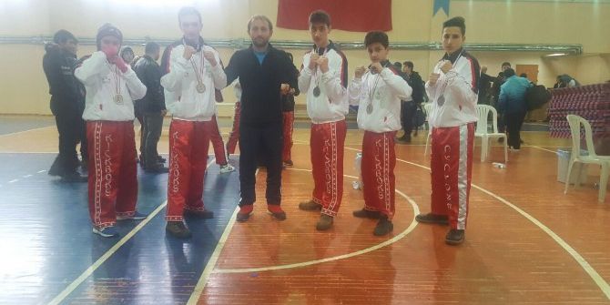 Düzceli Kick Bokscular Sakarya’dan Dereceyle Döndü
