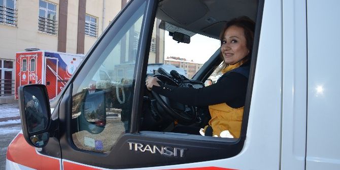 Kadın Ambulans Sürücüsünün Eğitiminden Geçiyorlar