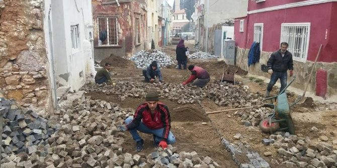 Ayvalık’ta Yol Onarım Çalışmaları Sürüyor