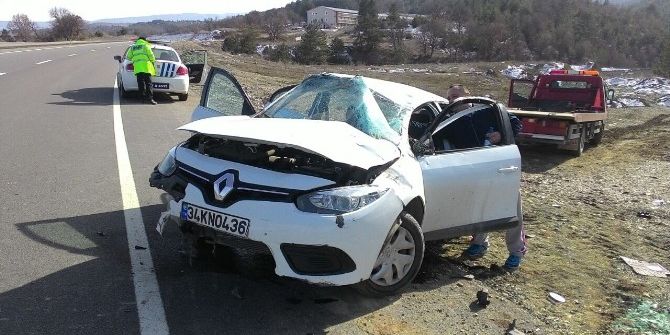 Yoldan Çıkan Otomobil Takla Attı