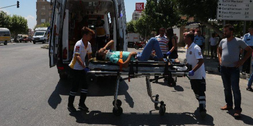 Otomobil Motosiklete Çarptı: 1 Yaralı