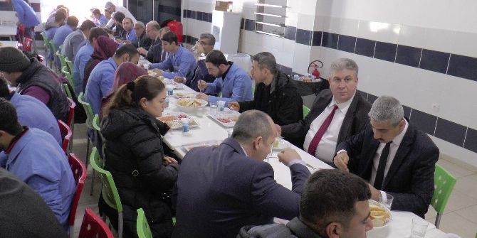 Sgk Başkanı Bağlı, Fabrika İşçileriyle Bir Araya Geldi