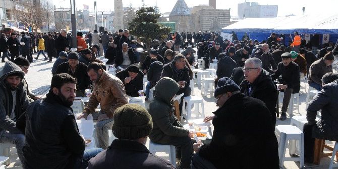 Geleneksel Ahi Pilavı Dağıtımı Yapıldı