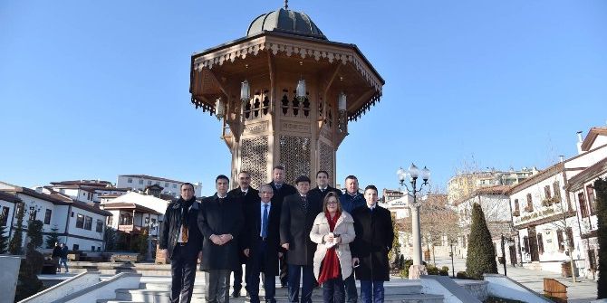 Bosnalı Bakan Hamamönü’nde