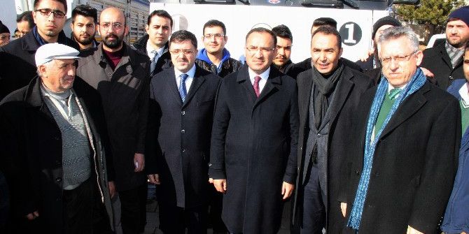 Bakan Bozdağ, Yozgat’tan Halep’e Gönderilen Yardım Tırlarını Uğurladı