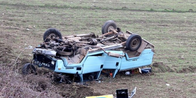 Freni Patlayan Kamyonet Tarlaya Uçtu: 5 Yaralı