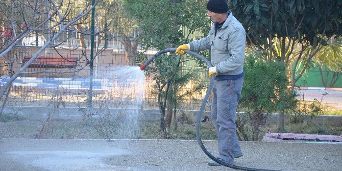 Kuşadası Belediyesi Okulların Eksiklerini Gideriyor