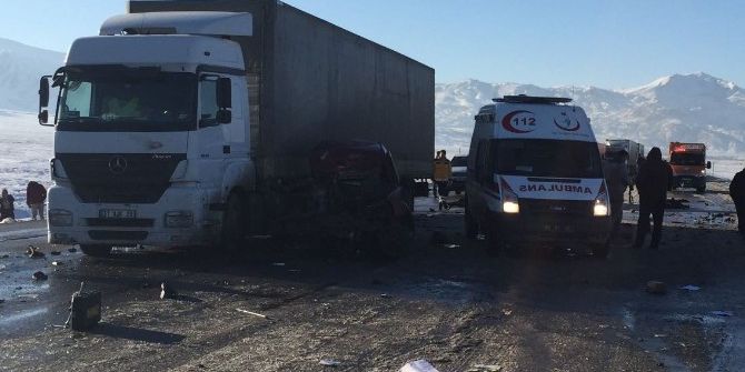 Ağrı’da Trafik Kazası: 2 Ölü, 1 Yaralı