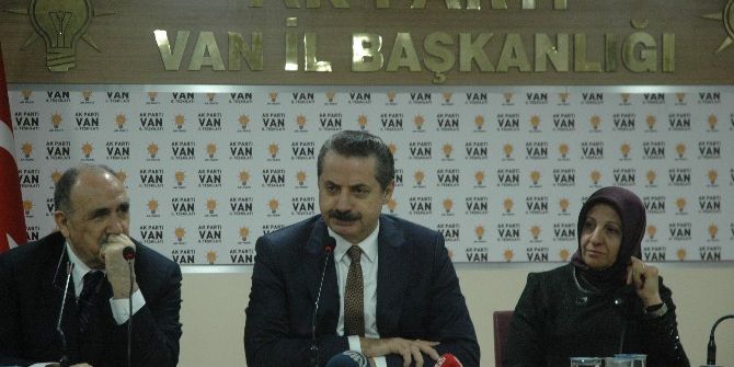 Bakan Çelik: "Çığ Altındaki Ülkeye Çağ Atlattık"