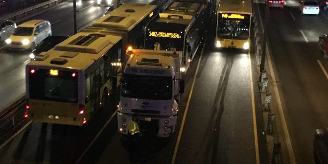 Metrobüs Arızası Uzun Kuyruklar Oluşturdu
