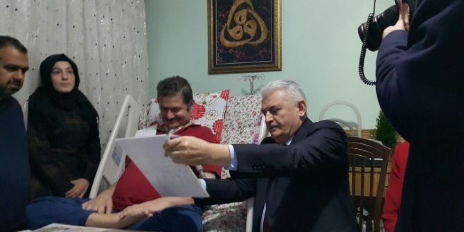 Başbakan Yıldırım Als Hastası Yasin Asma’yı Evinde Ziyaret Etti
