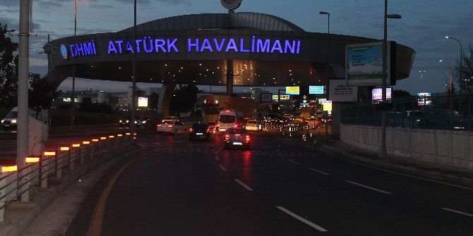 Atatürk Havalimanı’nda ‘Dur’ İhtarına Uymayan Minibüs Paniğe Neden Oldu