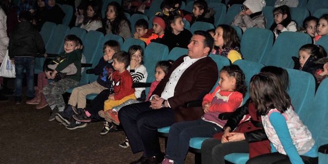 Başkan Bakıcı’nın Çocuklarla Sinema Keyfi
