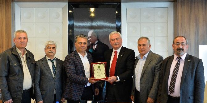 Başkan Uysal’a Nar Teşekkürü