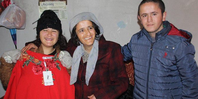 Çile, Hayalindeki Kırmızı Elbisesine Kavuştu