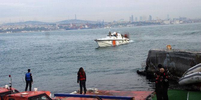 Ahırkapı Barınağından Denize Açılan Balıkçıdan Haber Alınamıyor