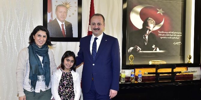 Küçük Beril Sorularını Akgül’e Sordu