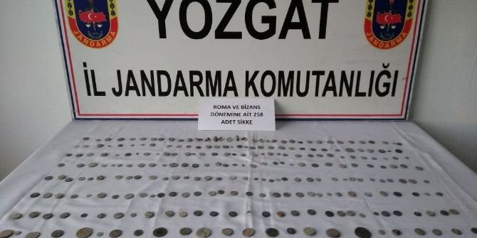 Tarihi Eserleri Satamadan Yakalandı