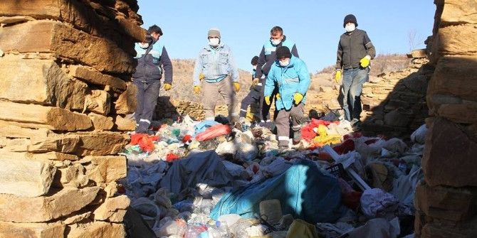 Kötü Koku Geliyordu 5 Kamyon Çöp Çıktı