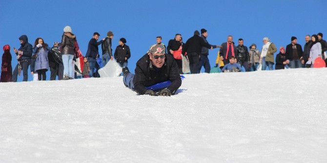 Vatandaşlar Kar Festivalinde Çocuklar Gibi Eğlendi