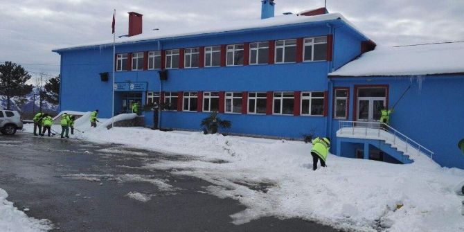 Trabzon’da Kar Temizleme Çalışmaları Sürüyor