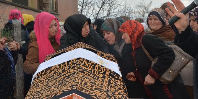 Bursa’da Kocası Tarafından Öldürülen Kadın Sinop’ta Toprağa Verildi