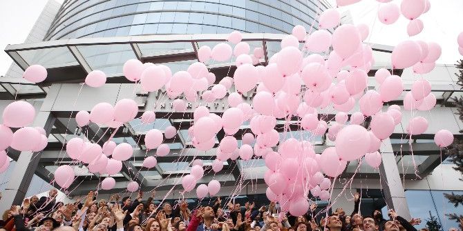 Pembe Balonlar Umutlarla Gökyüzüne Uçtu