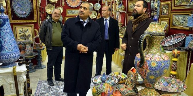 Vali Koçak, Kuşadası’nda Esnaflarla Buluştu