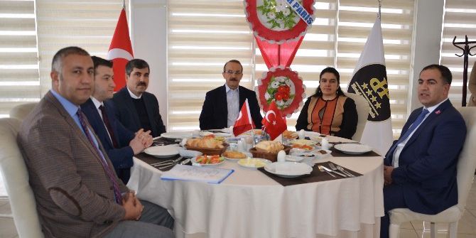 Vali Yavuz, Kanser Hastalarıyla Bir Araya Geldi