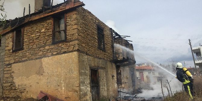 Manavgat’ta Ev Yangını