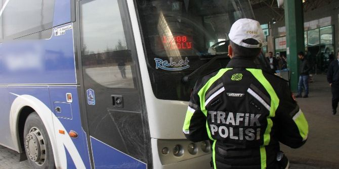 Gizlice Otobüse Bindi Kemer Takmayan Sürücü Ve Muavine Ceza Kesti