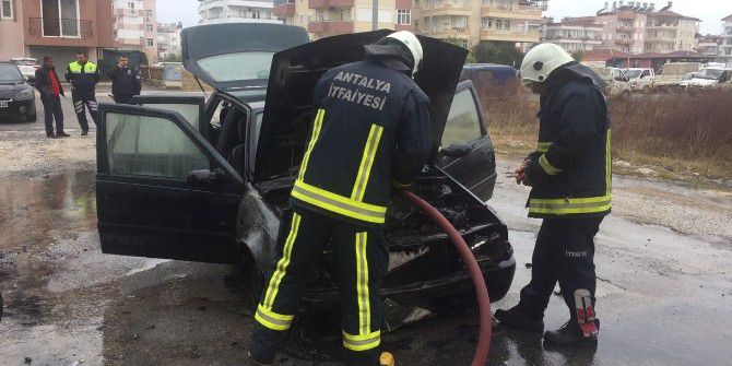 Manavgat’ta Otomobil Yangını