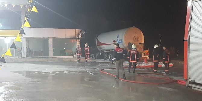 Başkent’te Benzin İstasyonunda Korkutan Yangın