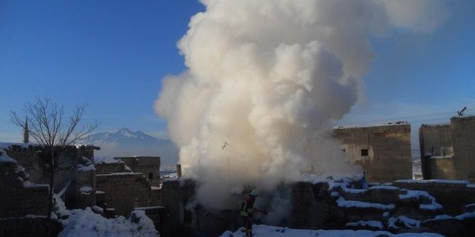 Kayseri’de Çıkan 3 Ayrı Yangında Maddi Hasar Meydana Geldi