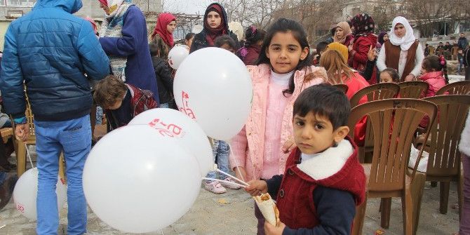 Yetim Türkmen Çocuklar Eğlendi