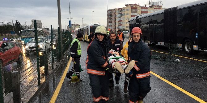 Küçükçekmece’de Metrobüs Kazası