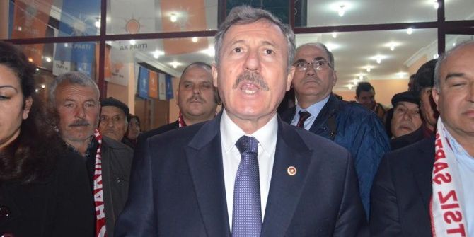 Ak Partili Özdağ Engelli Çocuğun Yüzünü Güldürdü