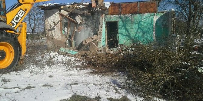 Körfez’de Metruk Binalar Yıkılıyor