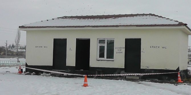 Yaşlı Adam İşlettiği Tuvaletin Önünde Ölü Bulundu