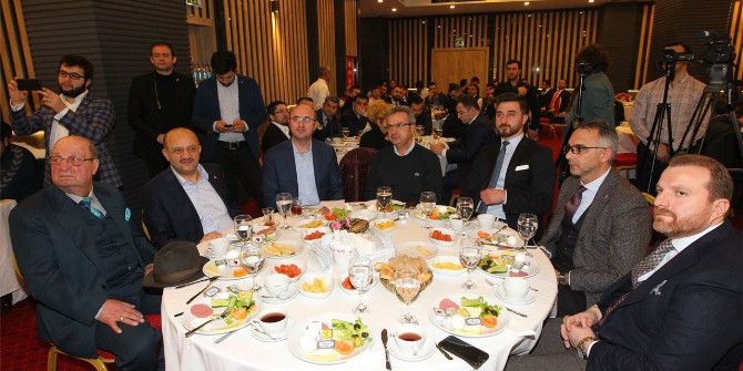 Bakan Işık, Ak Parti Gebze Gençlik Kolları Üyeleri İle Buluştu